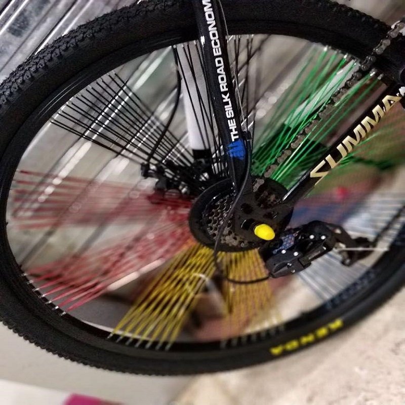 26 Inch Light Weight Mountain Bike / Bicycle With Double Disc Brakes Dual Suspension and Colorful Radium Spokes - Image 3